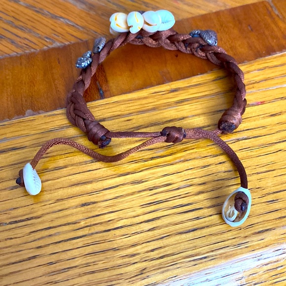 Women’s braided Shell braclet - Picture 3 of 3